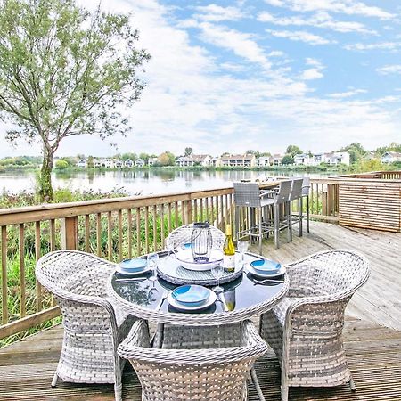 Coot Cottage - Holiday House With Fantastic Lake Views Somerford Keynes Esterno foto
