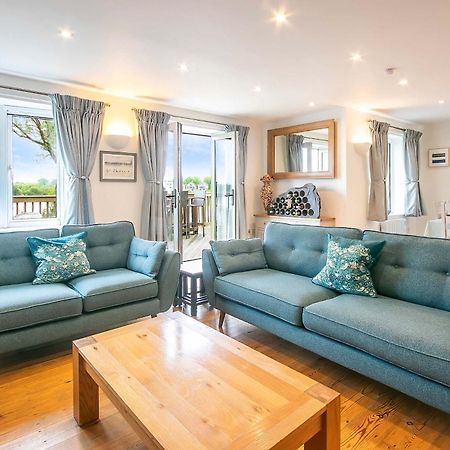Coot Cottage - Holiday House With Fantastic Lake Views Somerford Keynes Esterno foto