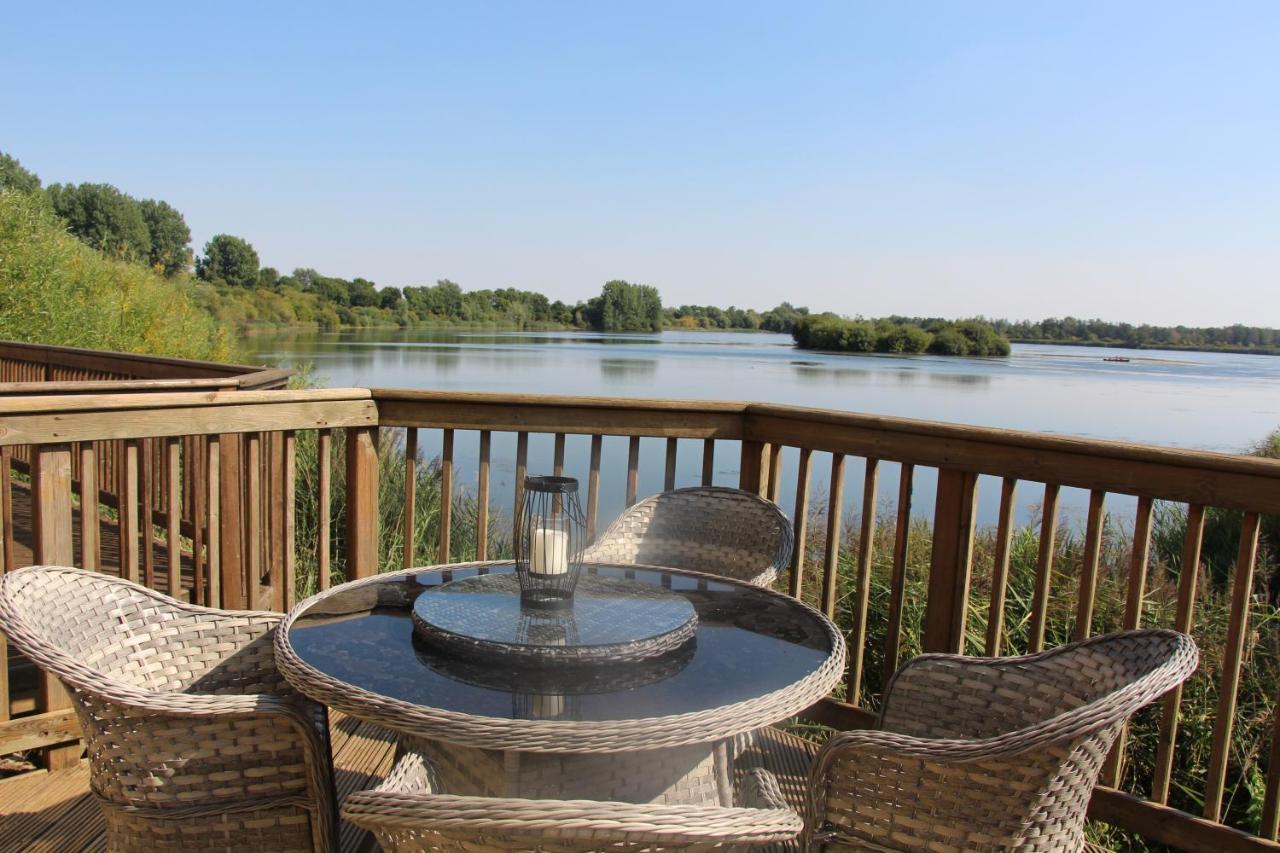 Coot Cottage - Holiday House With Fantastic Lake Views Somerford Keynes Esterno foto