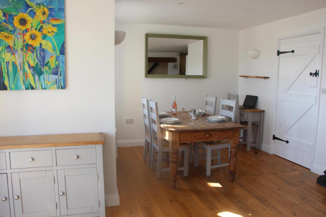 Coot Cottage - Holiday House With Fantastic Lake Views Somerford Keynes Esterno foto