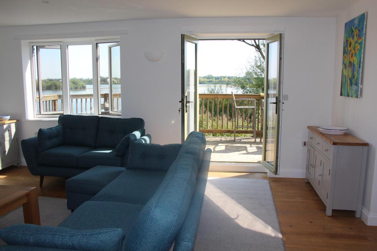 Coot Cottage - Holiday House With Fantastic Lake Views Somerford Keynes Esterno foto
