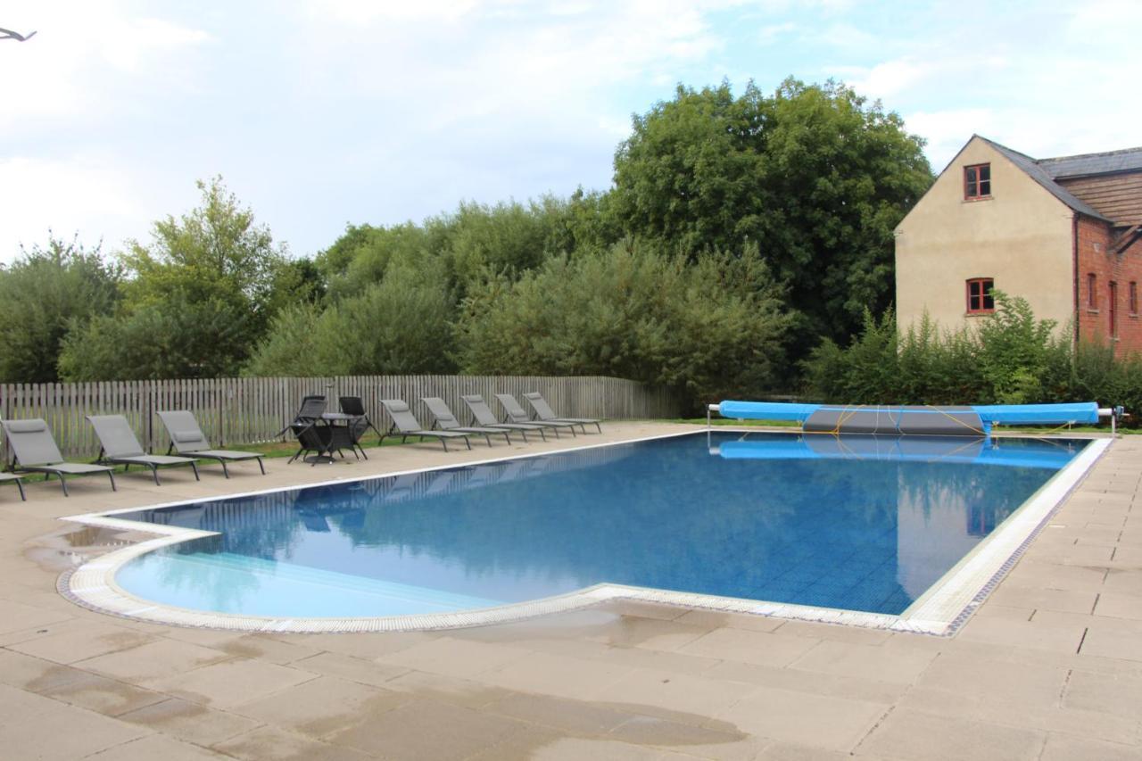 Coot Cottage - Holiday House With Fantastic Lake Views Somerford Keynes Esterno foto