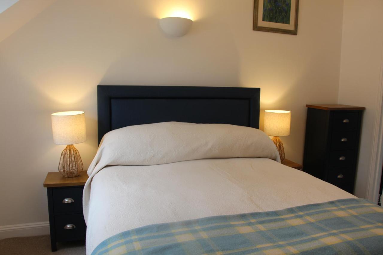 Coot Cottage - Holiday House With Fantastic Lake Views Somerford Keynes Esterno foto