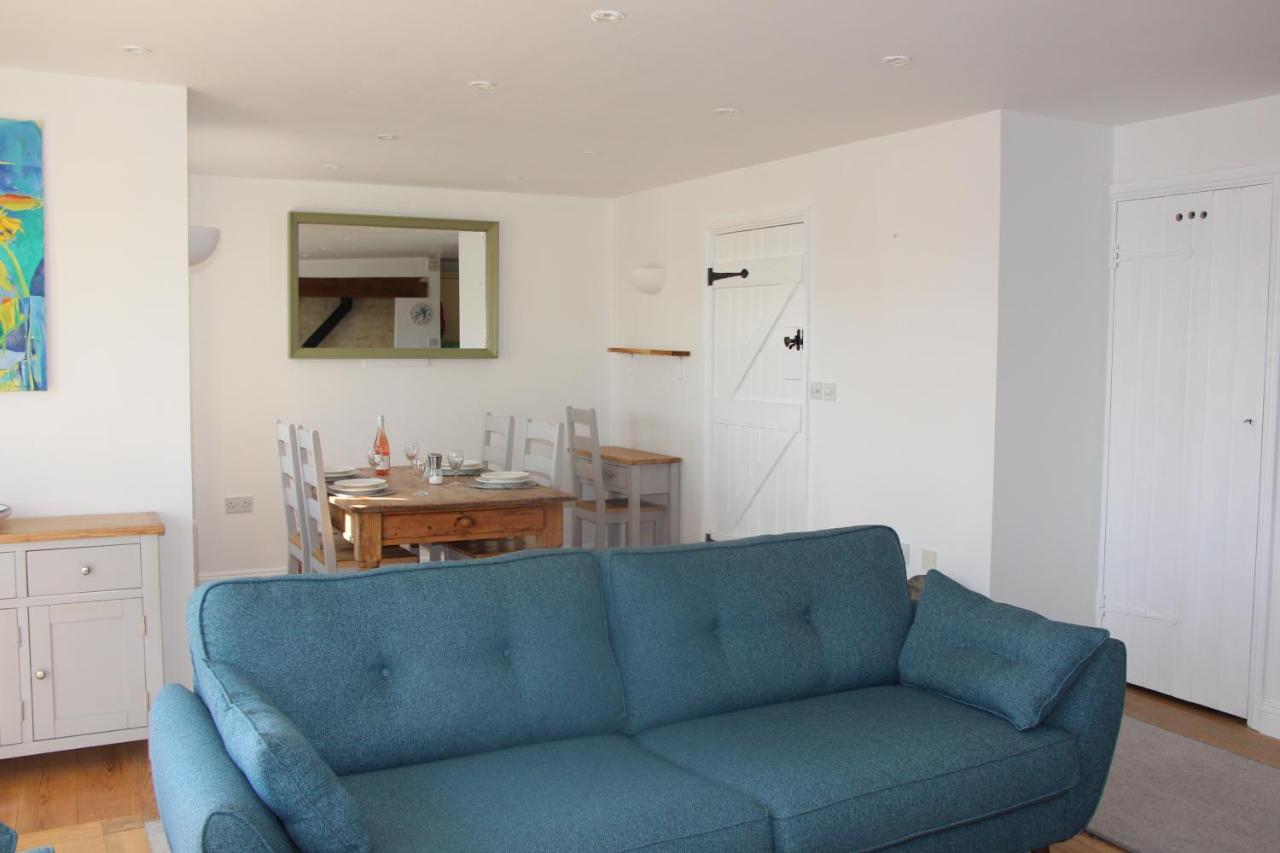 Coot Cottage - Holiday House With Fantastic Lake Views Somerford Keynes Esterno foto