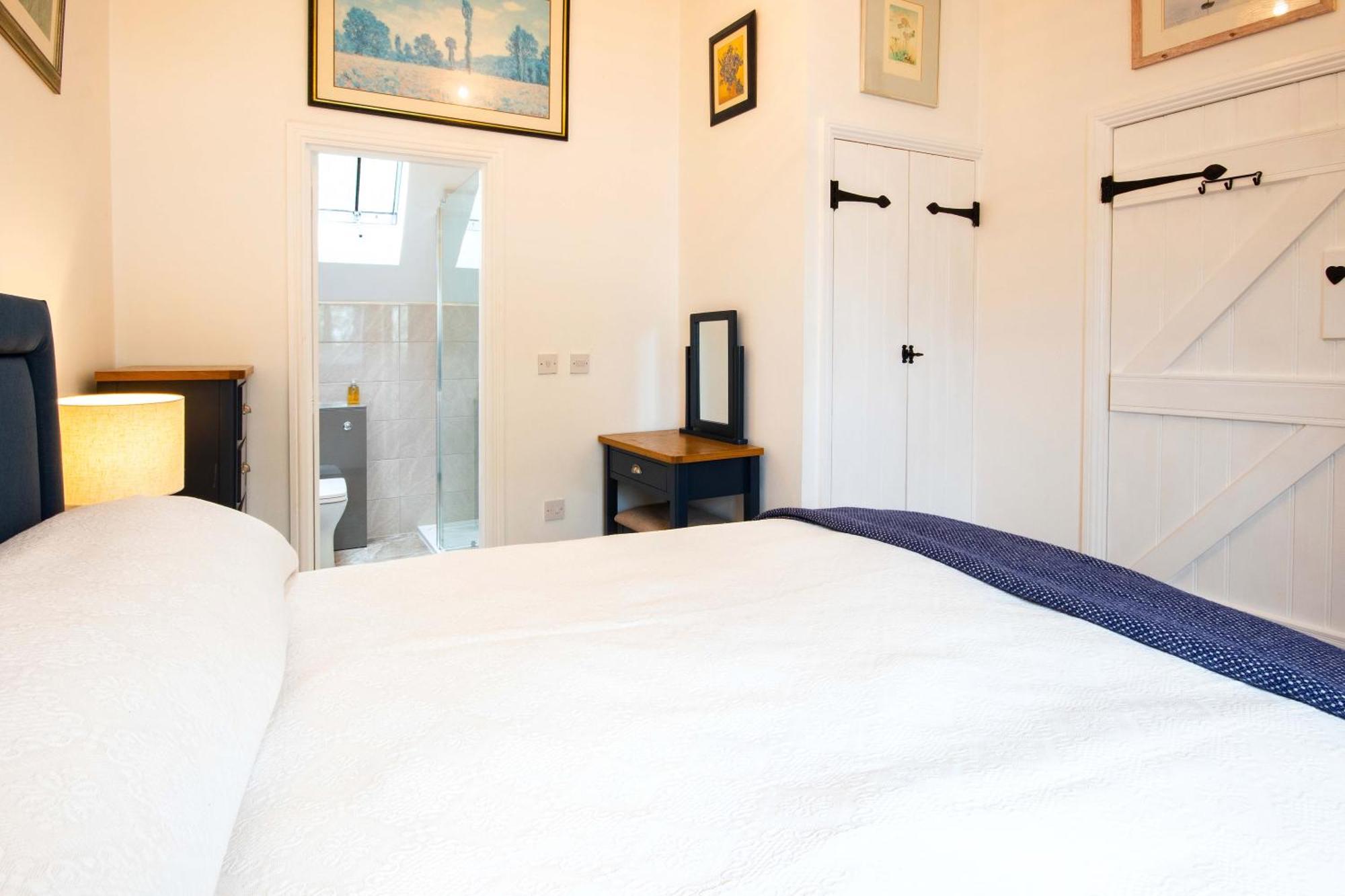 Coot Cottage - Holiday House With Fantastic Lake Views Somerford Keynes Esterno foto
