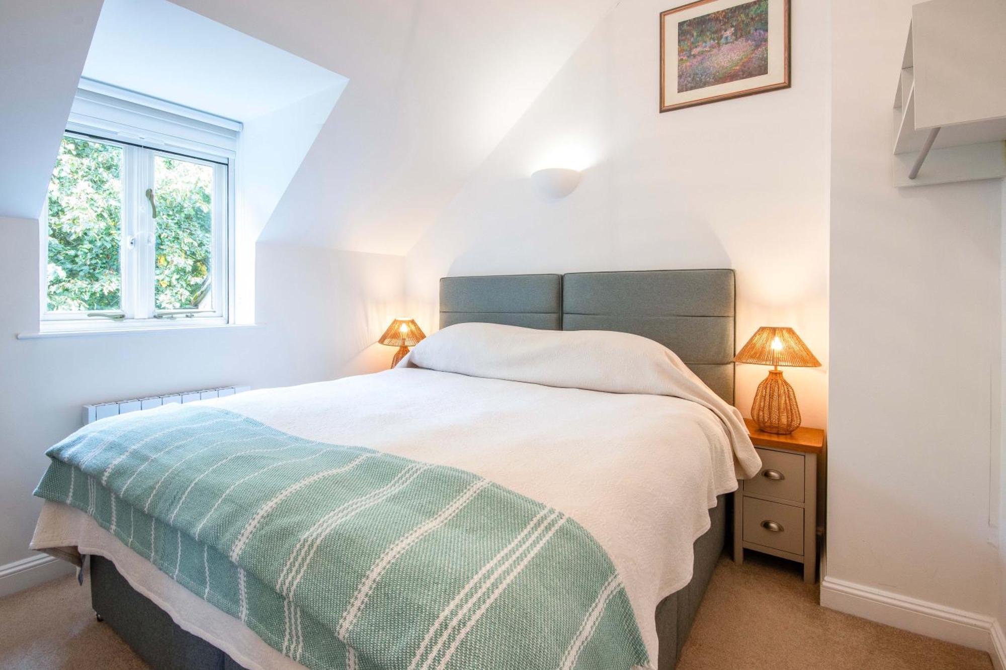 Coot Cottage - Holiday House With Fantastic Lake Views Somerford Keynes Esterno foto